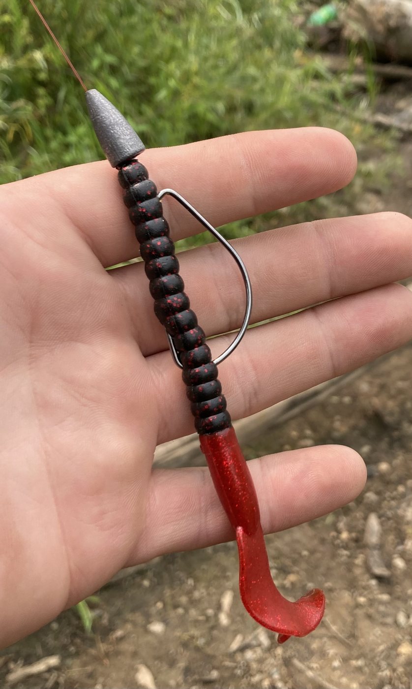 Texas rig: bullet weight, EWG hook and ribbon-tail worm